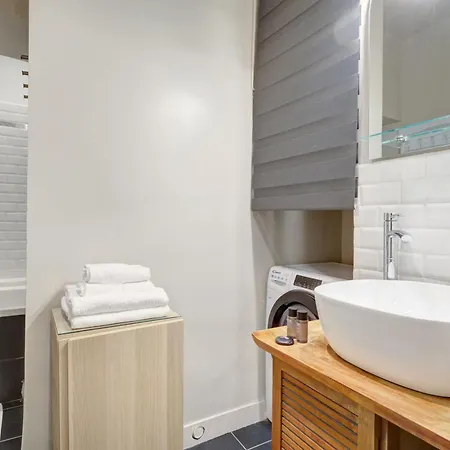 Apartment Bm-cozy Elegance In The Marais