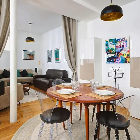 Apartment Bm-cozy Elegance In The Marais *