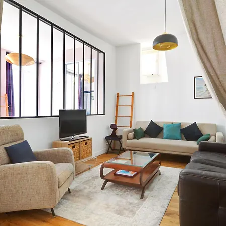 Apartment Bm-cozy Elegance In The Marais Paris